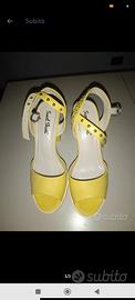 scarpe gialle