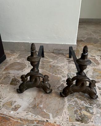 Alari antichi in ferro battuto per camino vintage