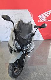 Kymco AK 550