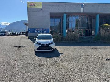 Toyota Aygo 1.0 VVT-i 69 CV 5 porte x-clusiv Black