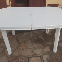 tavolo per giardino