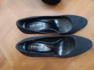 Scarpa col tacco nera n.37