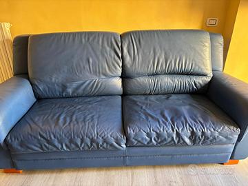 Divano blu in ecopelle