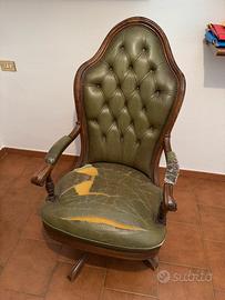 Poltrona in legno e pelle da restaurare