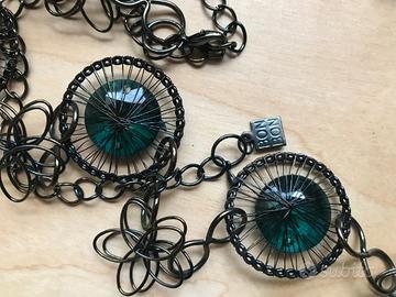 Collana lunga bronzo e elementi color smeraldo