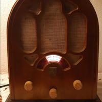 Radio in legno modello retrò 