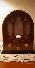 Radio in legno modello retrò 