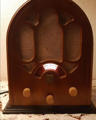 Radio in legno modello retrò 