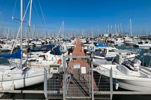 Posto barca in acqua 7,5 metri Marina Dorica