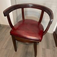 Poltroncina legno  in pelle girevole