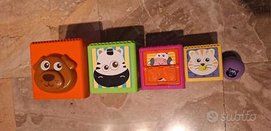 Gioco costruzioni per bambini piccoli