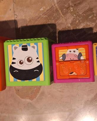 Gioco costruzioni per bambini piccoli