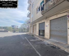 LOCALE COMMERCIALE RISTRUTTURATO in ZONA MERCATO