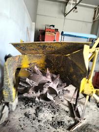 attrezzo per fare solchi 