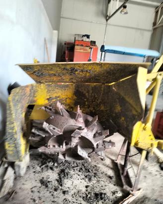 attrezzo per fare solchi 