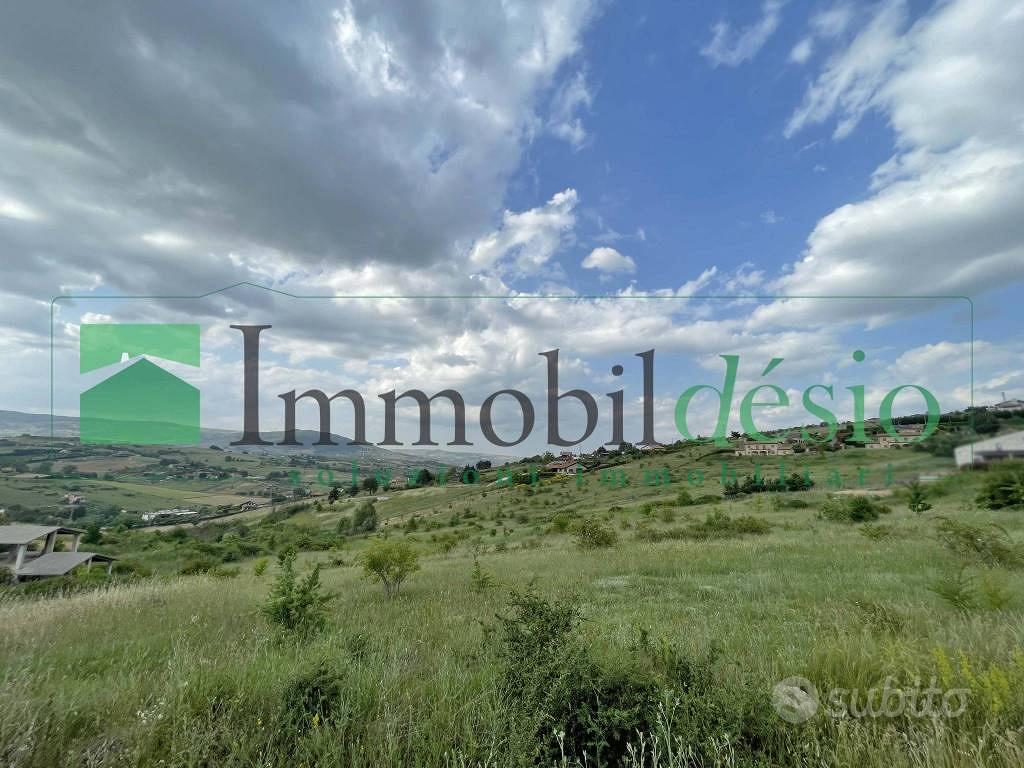 Terreno di 13673 m² a Pignola - Altro