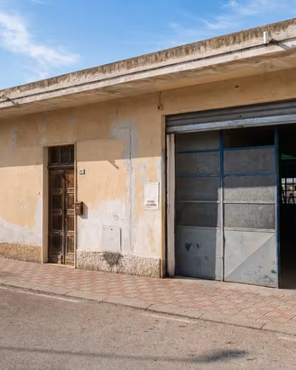 Cagliari Viale Ciusa - Locale + Abitazione
