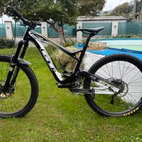 Mtb GT full Carbon come nuova