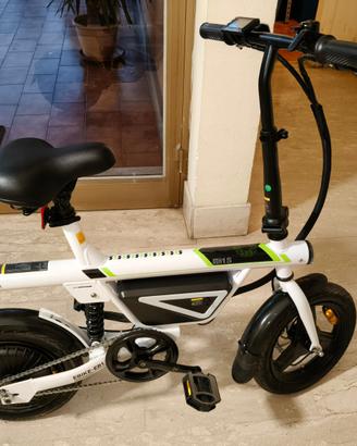 Bicicletta elettrica pieghevole con ped. ass.