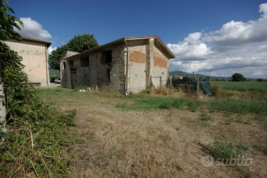 Rustico / Casale di 245 m² con più di 5 locali e b - Vista 3