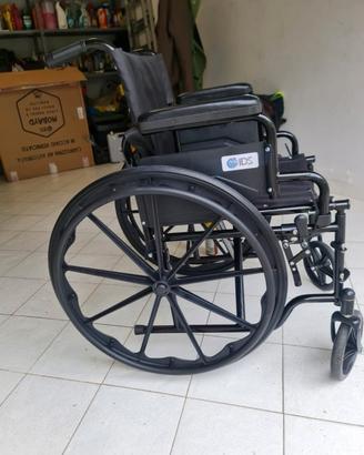 Carrozzina pieghevole autospinta