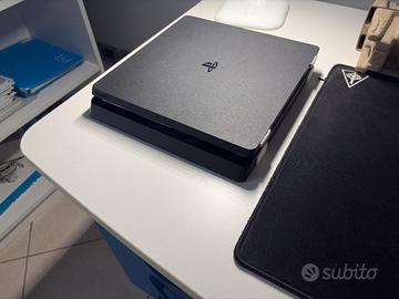 PS4 Slim 500GB + 4 Giochi