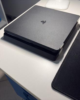 PS4 Slim 500GB + 4 Giochi