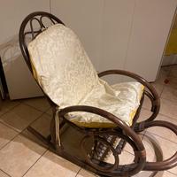 Sedia a dondolo in bambù