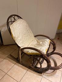 Sedia a dondolo in bambù