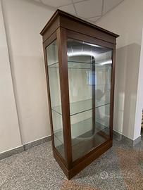 2 vetrinette in legno con illuminazione interna