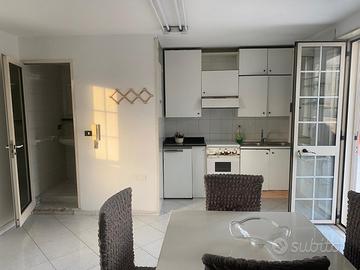 Monolocale arredato compreso utenze in centro