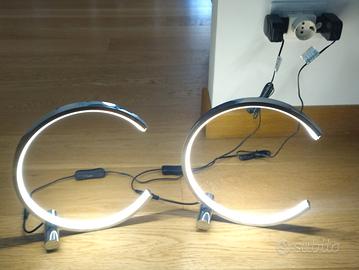 Coppia lampade da tavolo LED moderne a mezzaluna