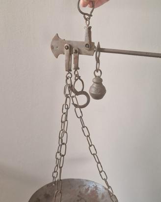 Bilancia a stadera in ferro battuto vintage 