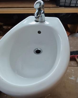 Bidet bagno completo di rubinetto