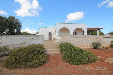 VILLA SINGOLA A OSTUNI