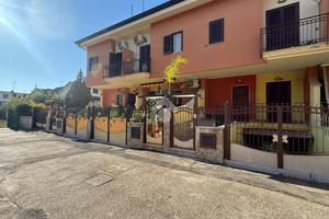 VILLA A SCHIERA A ACERRA