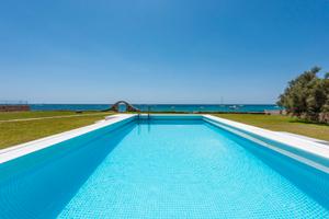 Villa con piscina riscaldata, sul mare