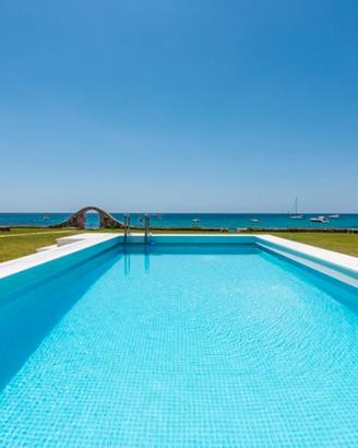 Villa con piscina riscaldata, sul mare