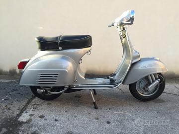Vespa 150 sprint veloce restaurata da vetrina