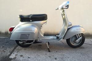 Vespa 150 sprint veloce restaurata da vetrina
