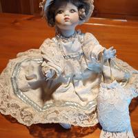 bambola veneziana in porcellana da collezione
