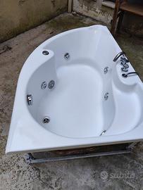 Vasca da bagno idromassaggio angolare