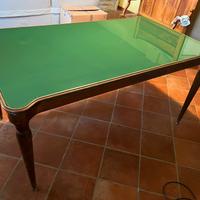 Tavolo in noce  con vetro verde bandiera anni 50