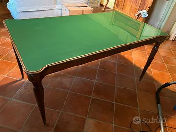 Tavolo in noce  con vetro verde bandiera anni 50