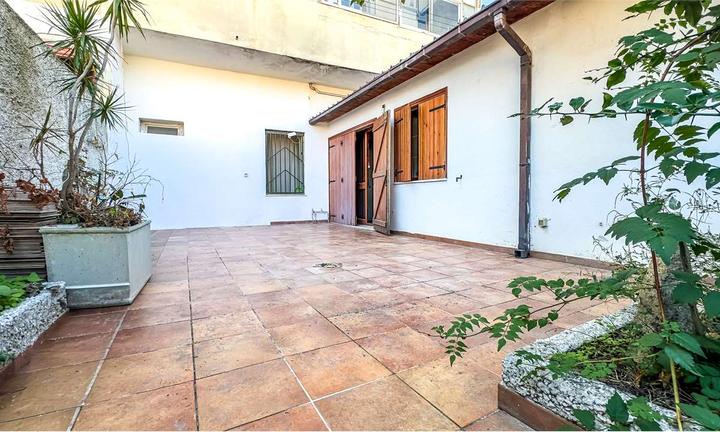 Bilocale con cortile