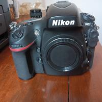 Nikon f d800 con due obiettivi 