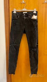 Jeans Nero super Skinny strappato