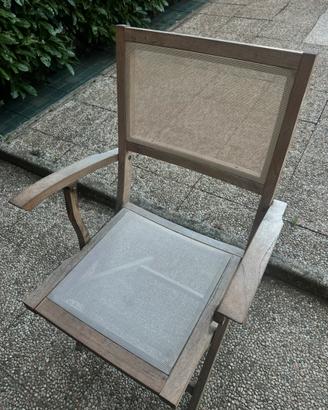 Tavolo ovale con sei sedie pieghevoli