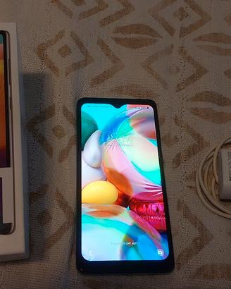 Samsung Galaxy  A71 con scatola caricatore