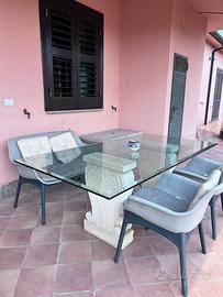 Tavolo di cristallo con set da giardino